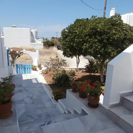 Sophie Naousa (Paros)